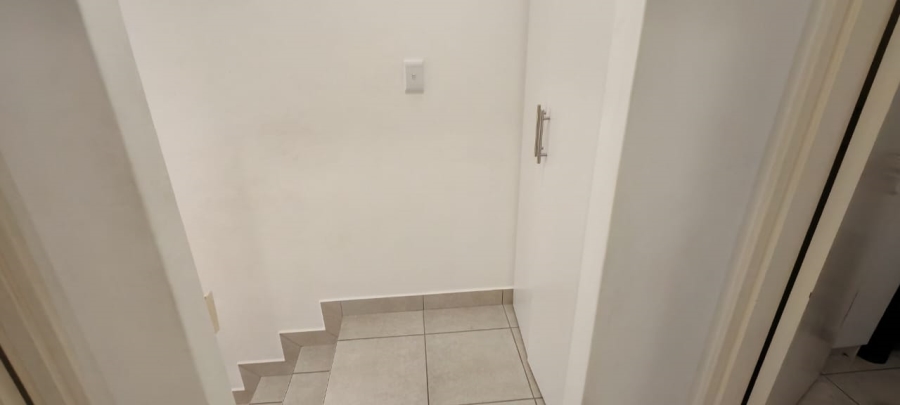 2 Bedroom Property for Sale in Stratford Green Western Cape